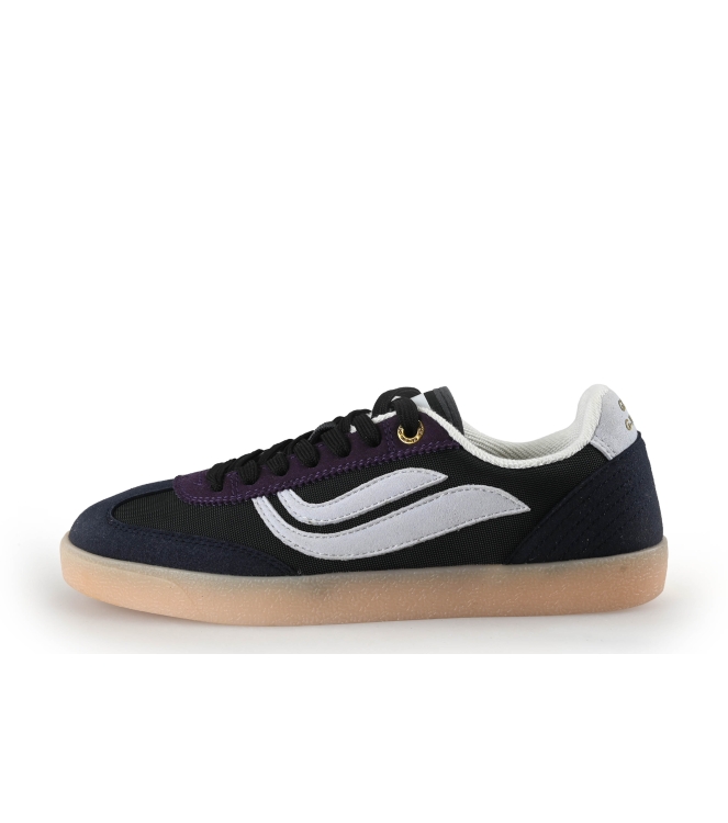 Genesis Sneaker