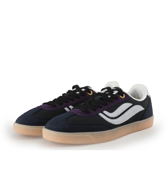 Genesis Sneaker
