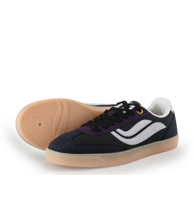 Genesis Sneaker